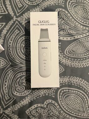 White Facial Skin Scrubber – Ultrasonic Pore Cleaner